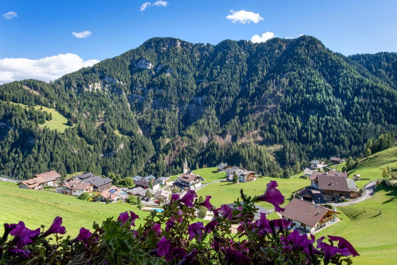 Agriturismo Apartments Tuene Ortisei Exteriör bild