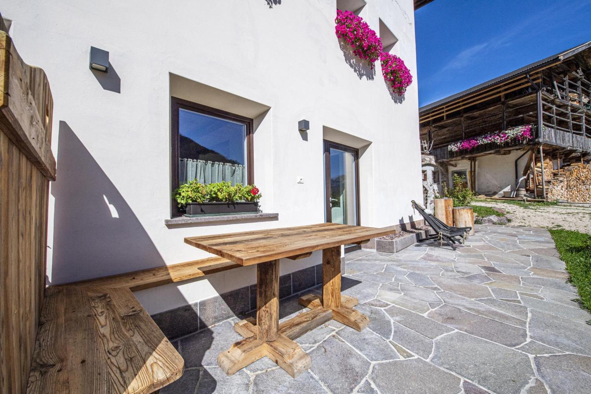 Agriturismo Apartments Tuene Ortisei Exteriör bild
