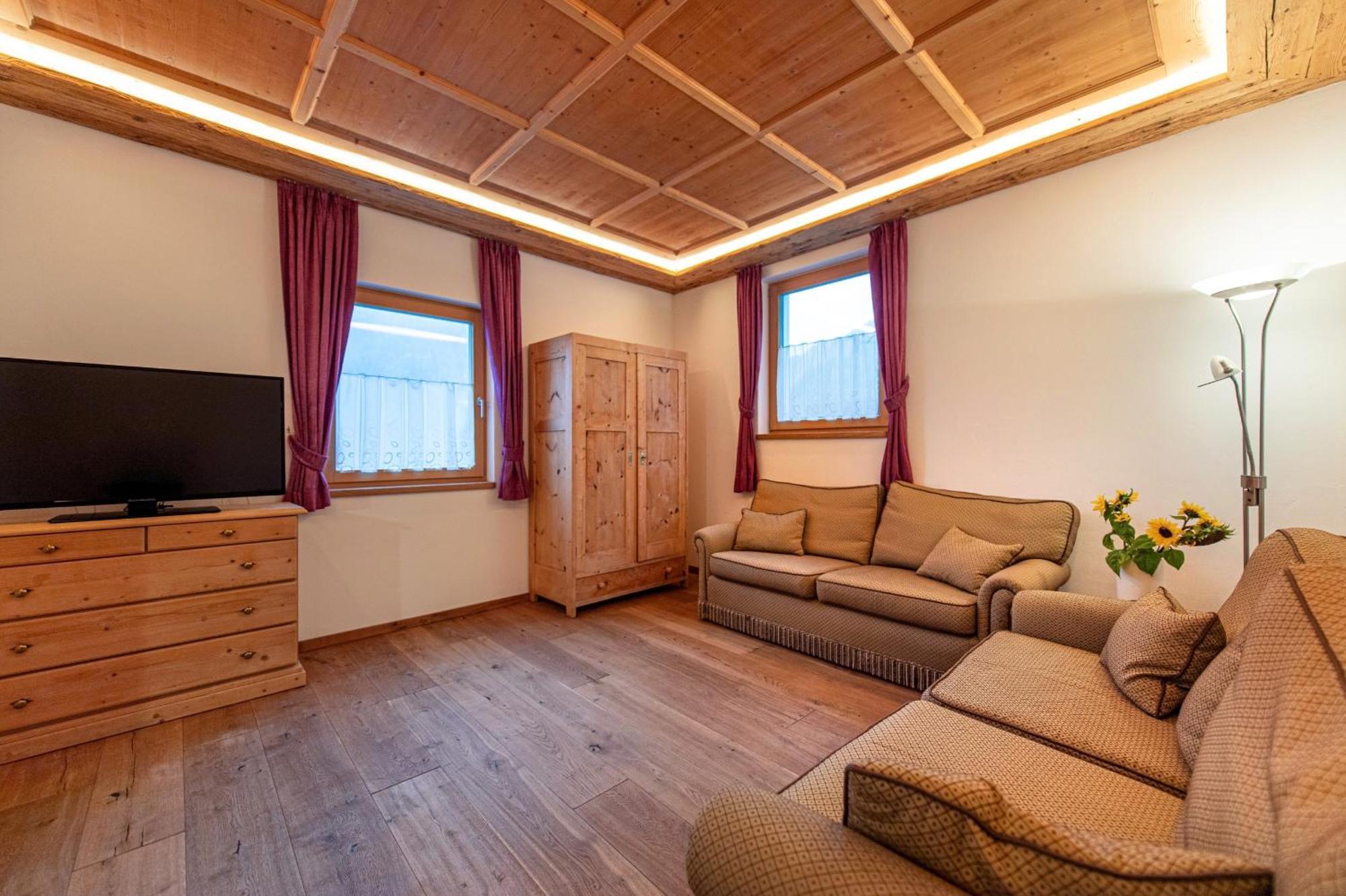 Agriturismo Apartments Tuene Ortisei Exteriör bild